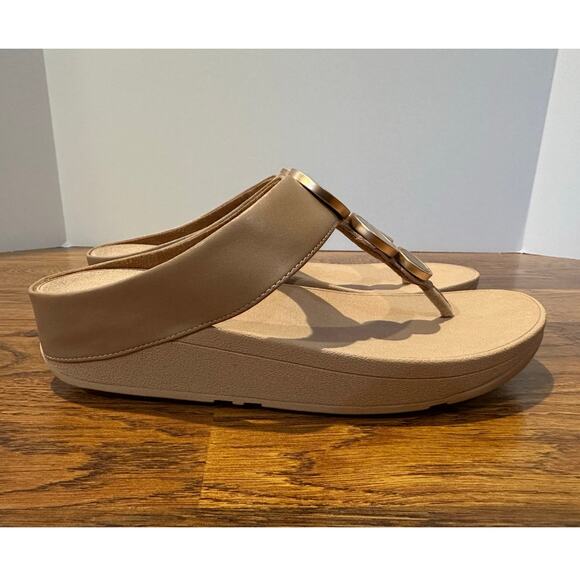 FitFlop Women's Halo Beaded Circle Leather Toe Post Sandals Beige Size 9 NWT - Picture 2 of 10